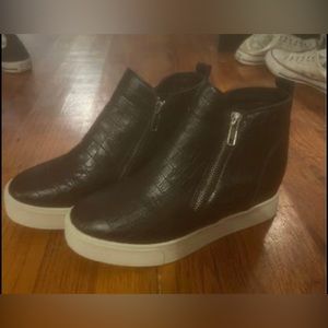 SODA pump boots never worn